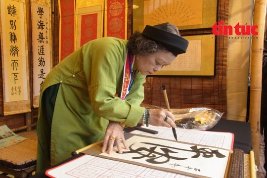 Lan tỏa nét đẹp văn hóa xin chữ đầu năm tại Hội chữ Xuân Bính Ngọ 2026