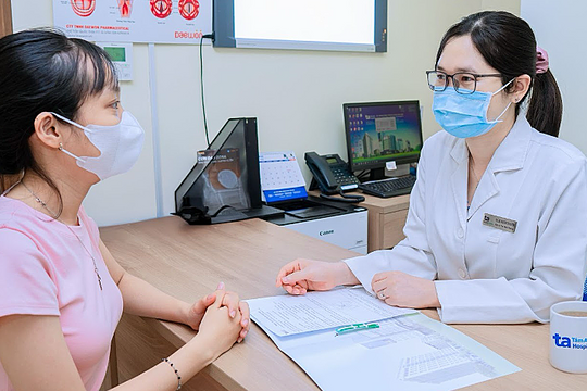 Bị viêm mũi dị ứng có nên chưng hoa trong nhà ngày Tết?