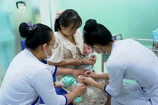 Tiêm phòng cúm cận Tết