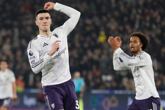 Man Utd thoát thua West Ham ở phút cuối