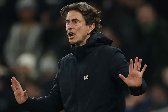 Tottenham sa thải HLV Thomas Frank