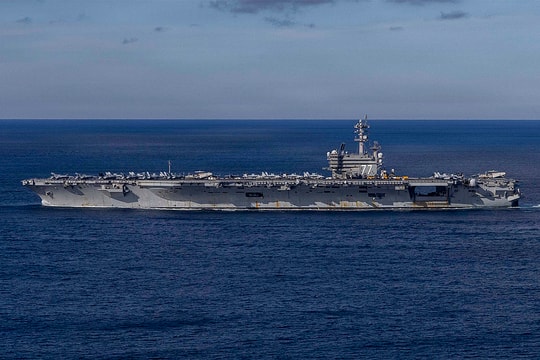 Ông Trump cân nhắc điều thêm tàu sân bay tới gần Iran