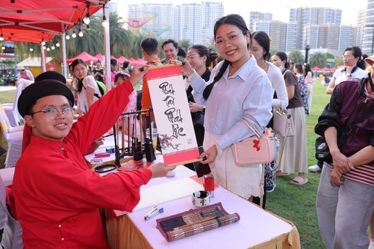 Không khí Tết sớm tại Vinhomes Grand Park