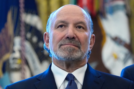 Bộ trưởng Thương mại Mỹ đảo ngược tuyên bố 'cắt quan hệ với Epstein'