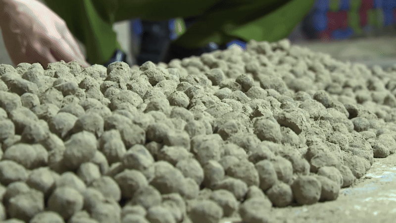 Đường dây làm giả 'thuốc đông y cổ truyền' từ bột ngô, thuốc tây