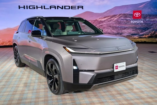 Toyota Highlander phiên bản điện ra mắt