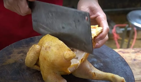 Một phút sơ sẩy khi chặt thịt gà, người đàn ông 57 tuổi đối mặt nguy cơ tàn phế bàn tay