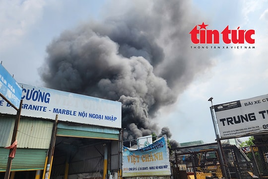 TP Hồ Chí Minh: Cháy lớn nhà dân ngày cận Tết