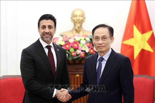 Bộ trưởng Ngoại giao Lê Hoài Trung tiếp Bộ trưởng Thương mại Quốc tế Canada