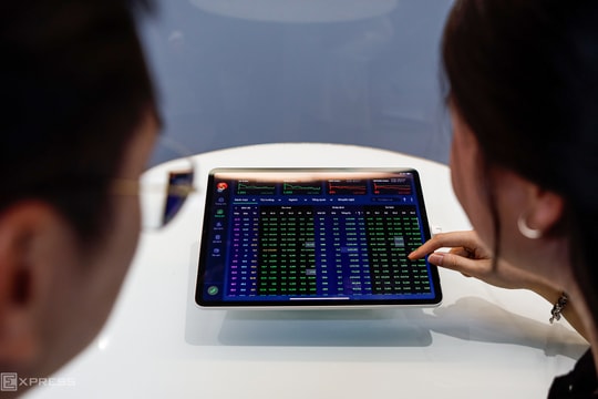 Nhóm Vingroup giúp chứng khoán trở lại mốc 1.800 điểm