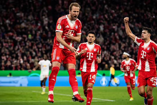 Kane đưa Bayern vào bán kết Cup Quốc gia