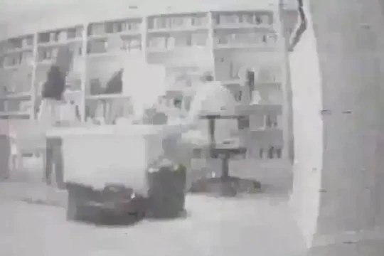 Tỷ phú ấu dâm Epstein chỉ đạo trợ lý lắp camera quay lén trong nhà