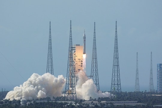 Trung Quốc thử nghiệm tên lửa và tàu Mặt Trăng