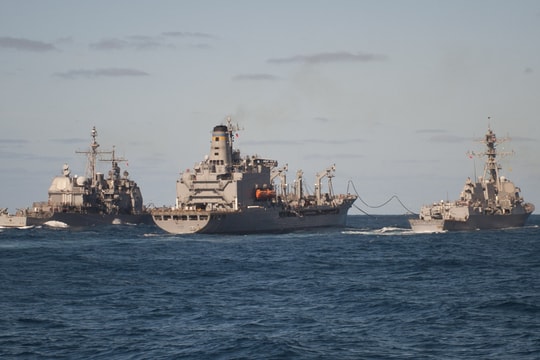 Chiến hạm Mỹ va chạm nhau trên Biển Caribe