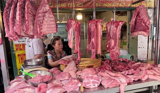 Giá thịt heo ở chợ lẻ cao gần gấp đôi chợ đầu mối