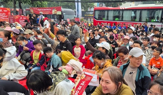 "Chuyến xe hạnh phúc": Khi mỗi tấm vé 0 đồng là một nụ cười đoàn viên