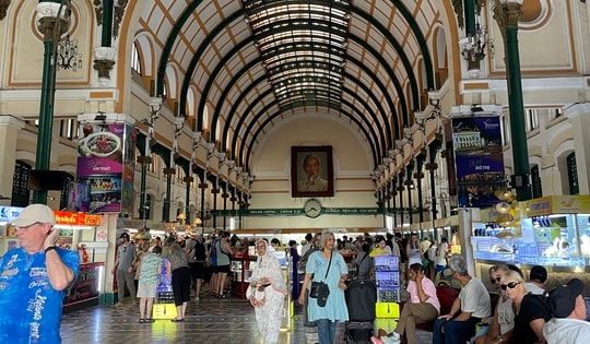 Bưu điện TPHCM: Điểm hẹn di sản kết nối tình thân dịp Tết