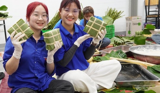 Gói trọn yêu thương trong từng chiếc bánh chưng xanh