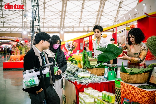 Hương cốm nâng tầm vị bánh chưng truyền thống