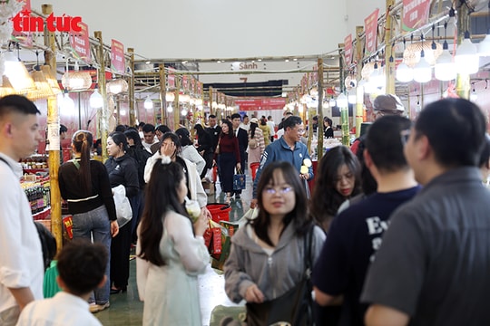 Sản vật vùng miền hút khách trong ngày bế mạc Hội chợ Mùa Xuân 2026