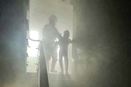 Quảng Ninh giải cứu kịp thời 3 người mắc kẹt trong đám cháy nhà dân