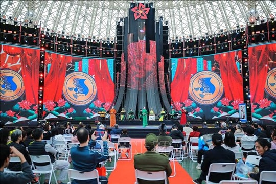 Phó Thủ tướng Bùi Thanh Sơn dự tổng duyệt Lễ bế mạc Hội chợ Mùa Xuân 2026