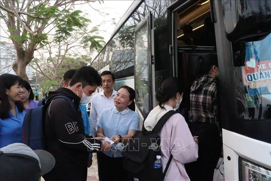 Chuyến xe Công đoàn đưa người lao động về quê đón Tết