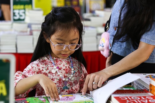 'Khai xuân tri thức' tại Đường sách Tết Bính Ngọ