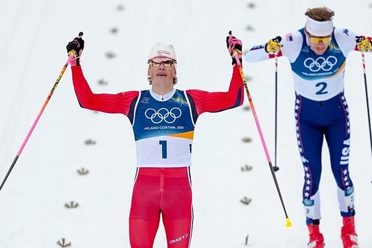 'Vua băng đồng' gây sốt khi trượt lên dốc ở Olympic mùa Đông