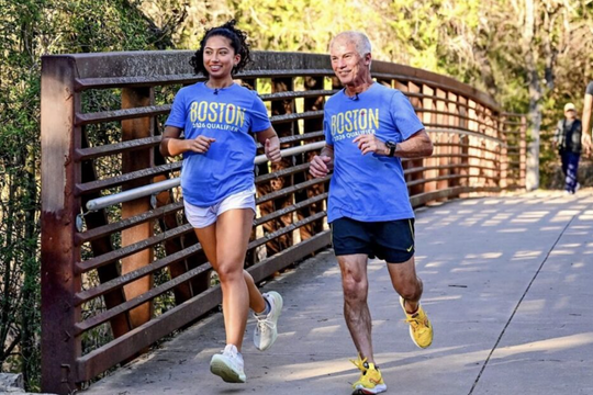 Ông - cháu làm nên lịch sử tại Boston Marathon 2026