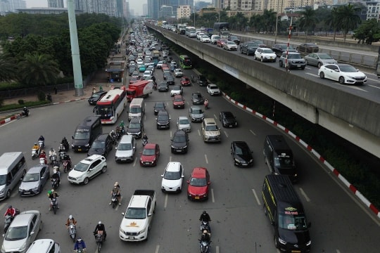 Cửa ngõ Hà Nội ùn ứ, TP HCM thông thoáng ngày cận Tết