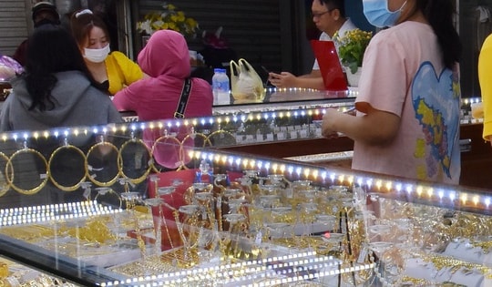 Giá vàng hôm nay 13-2: Giảm thẳng đứng