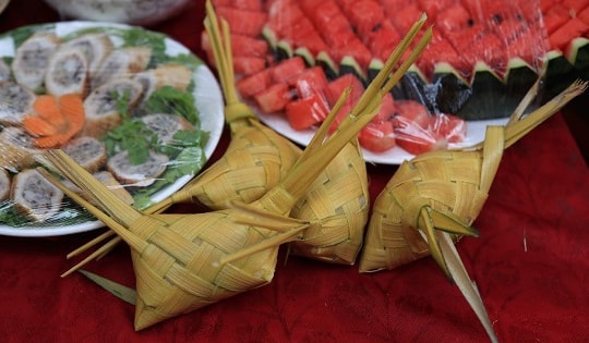 Hồn quê trong chiếc bánh lá cọ nơi biên viễn