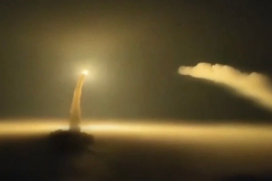 Ukraine tập kích kho đạn lớn của Nga bằng tên lửa Flamingo