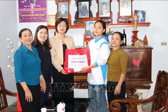 Mùa xuân ấm áp từ những vòng tay 'Mẹ đỡ đầu'