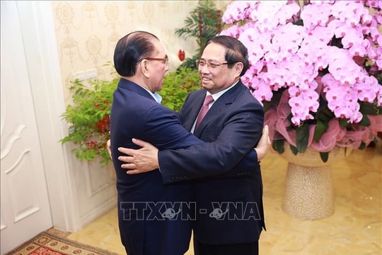 Thủ tướng Phạm Minh Chính thăm, chúc Tết nguyên Tổng Bí thư Nông Đức Mạnh