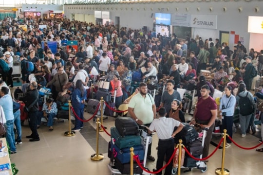 Khách quốc tế kín sân bay Phú Quốc, du lịch bùng nổ