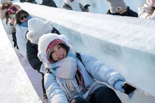Khách Việt tranh cãi về chuyến đi đến công viên băng lớn nhất thế giới