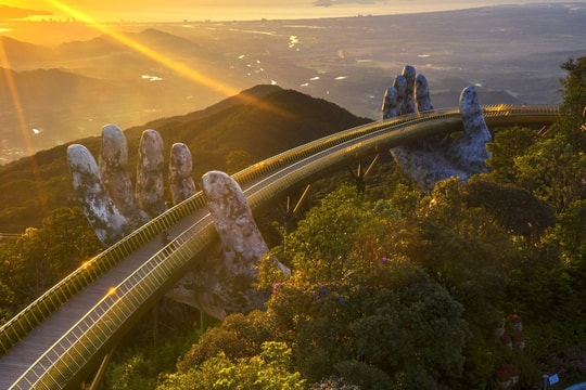 Cầu Vàng Đà Nẵng vào danh sách 10 cây cầu đẹp nhất thế giới