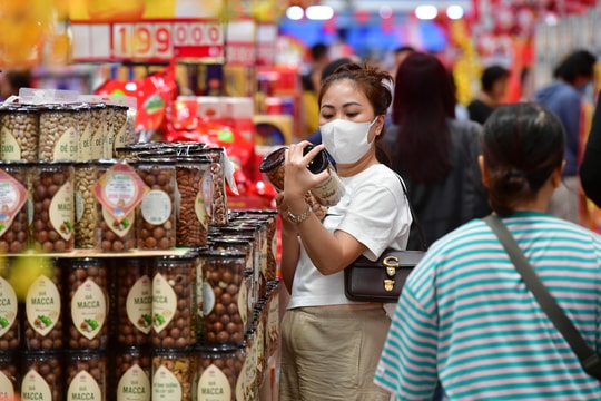 Vì sao cần đọc nhãn thực phẩm khi mua sắm Tết?