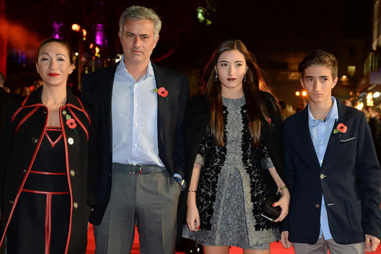 Hai ngả rẽ trái ngược của các con Mourinho