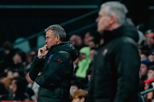 Enrique, Dembele tranh cãi sau trận thua của PSG