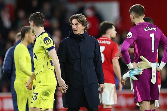 Cầu thủ Tottenham ức chế vì HLV hay khen Arsenal