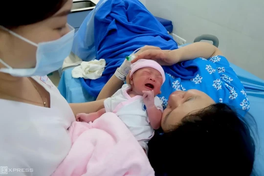 Cán bộ, đảng viên được kêu gọi gương mẫu sinh con