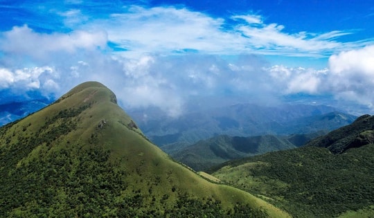 Du xuân trên "nóc nhà Quảng Trị" giữa mây Trường Sơn