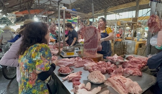 Giá heo hơi hôm nay, 14-2: Giá thịt heo nhảy dựng đứng