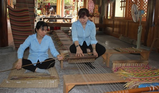 Nơi hội tụ các loài hoa và nghề truyền thống đón khách du xuân