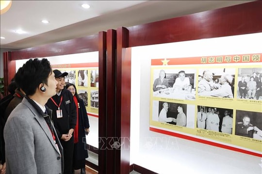 Thanh niên Việt - Trung xúc động trong hành trình về ‘địa chỉ đỏ’ tại Trung Quốc