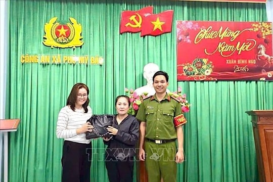 Trao trả tài sản cho người bị mất - Nhân lên niềm vui ngày cuối năm