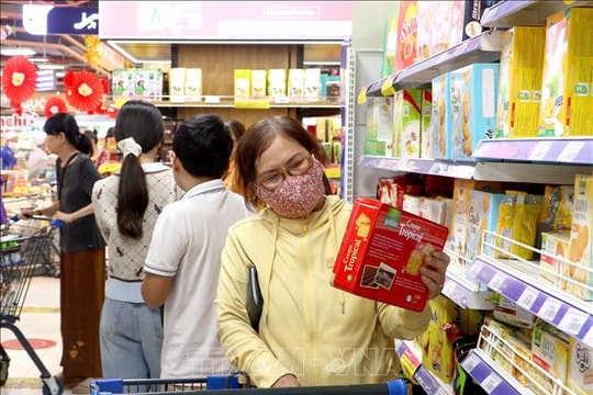 Thị trường hàng hóa ngày 28 Tết sôi động, giá cả vẫn ổn định